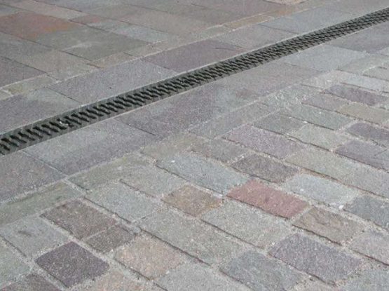Porphyry paving blocks