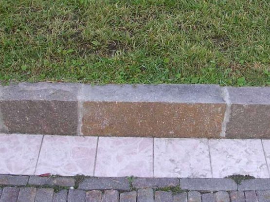 Porphyry kerb stones