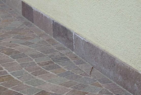 Porphyry risers and skirting